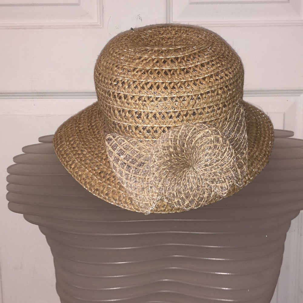 NEW Woven Straw Sun Hat w/ Flower Accent – Boho Summer Beach Hat Natural Tan
